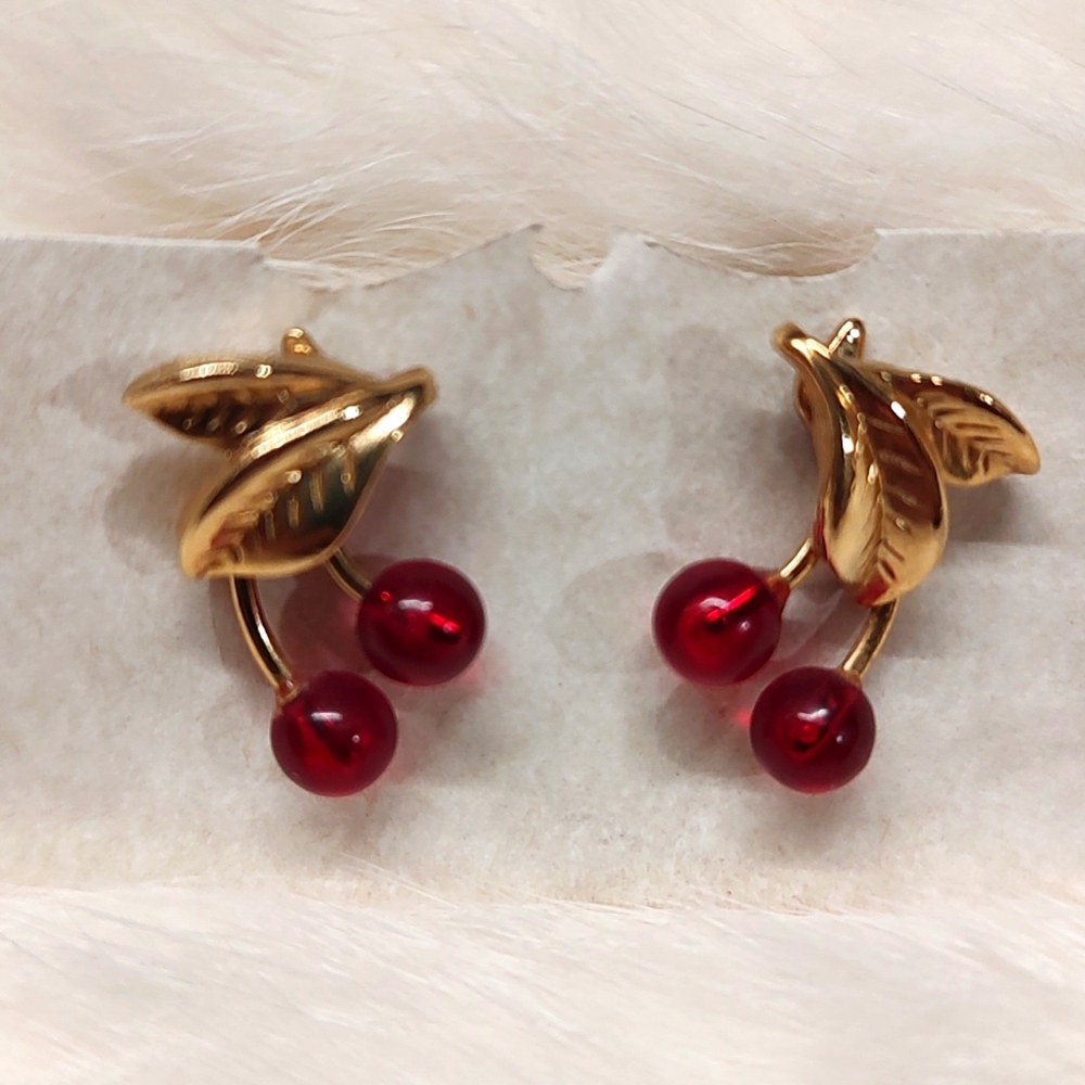 Vintage Cherry Earrings Convertible Red Gold-tone Pin-Up 50's Vintage St…